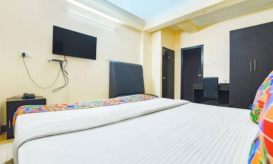 Dover Inn By Bookmerihotel Kolkata Bagian luar foto